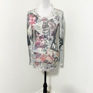 Vintage Women’s Medium Newspaper Print Gray and White Graphic Fitted Blouse